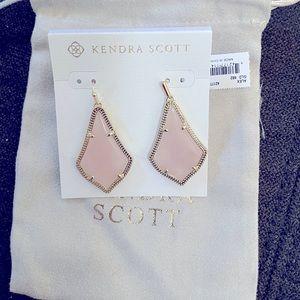 NEW Kendra Scott Gold Earrings w light pink stone